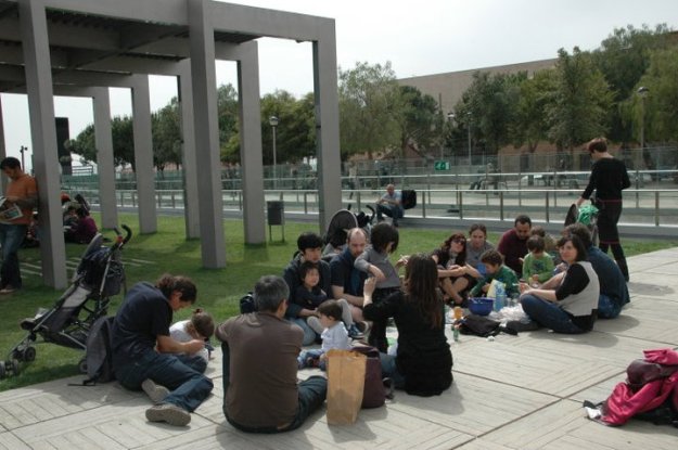 208539_136679756404066_100001861280506_239127_3693593_n