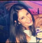 Samantha dóna la classe dels dilluns a P5 i dimecres a 1er.  Hobbies: viatjar, llegir i la música